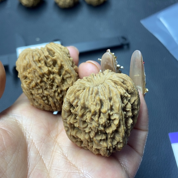 文玩核桃吊坠阿*南疆的时候