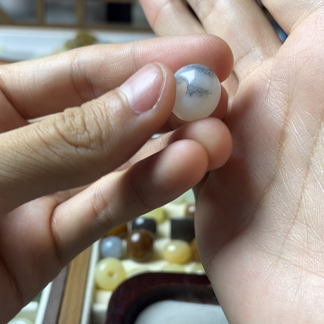 萧***然和田玉（糖玉）未镶嵌颈饰