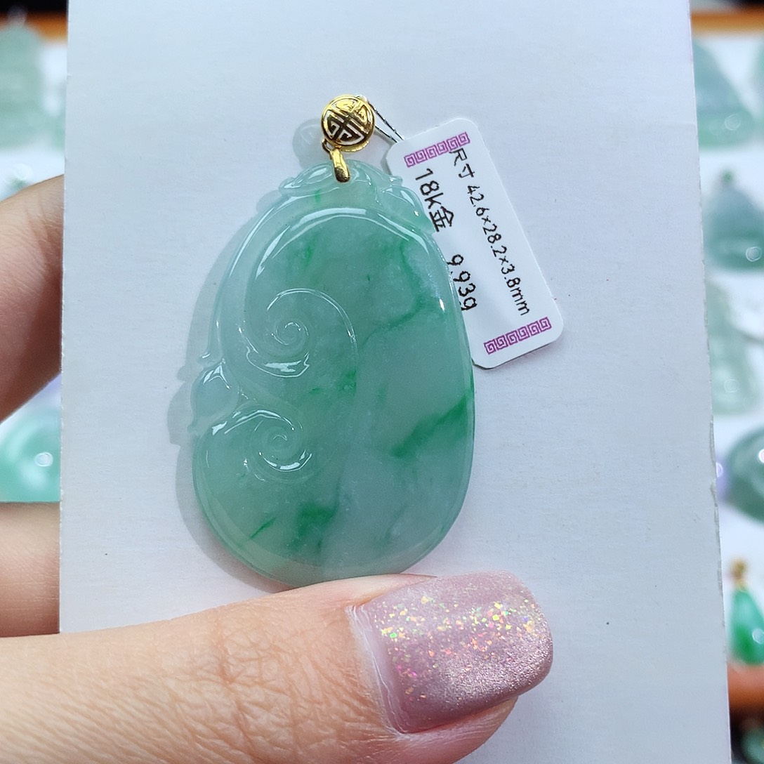 翡翠颈饰18K金镶嵌如意