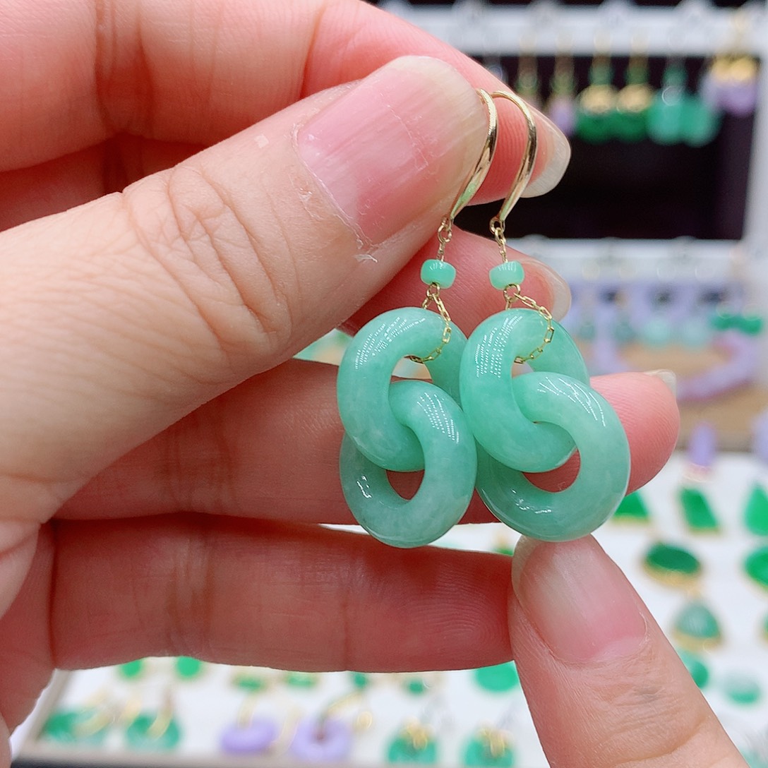 18K金镶嵌翡翠耳饰