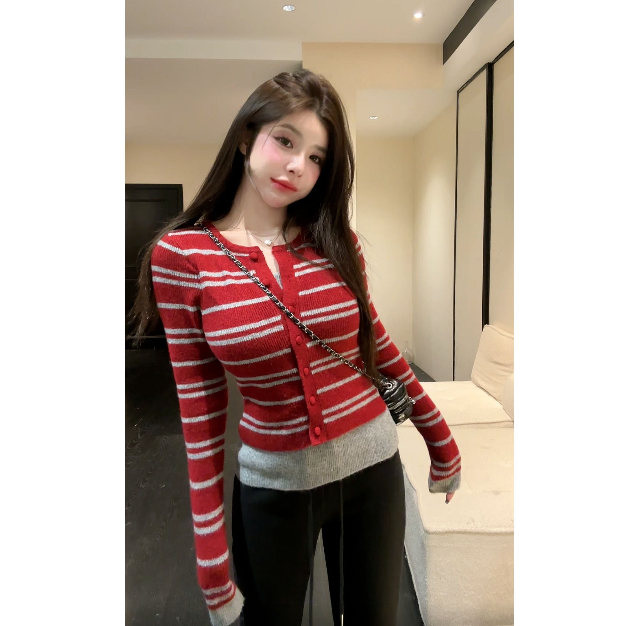 【HuiHui】辣妹撞色毛针织衫V领条纹针织冬季休闲风设计感（L0373）