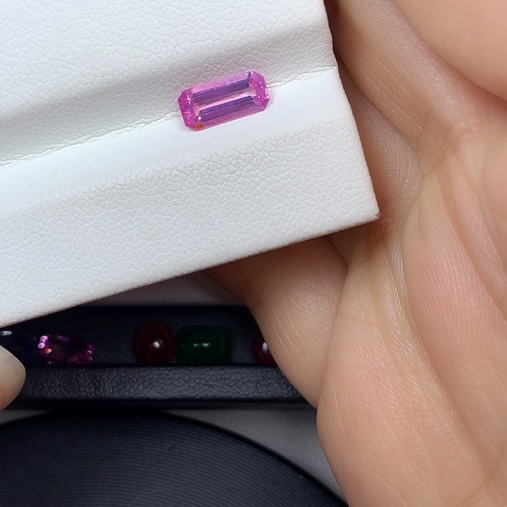 尖晶石裸石0.97ct马亨盖