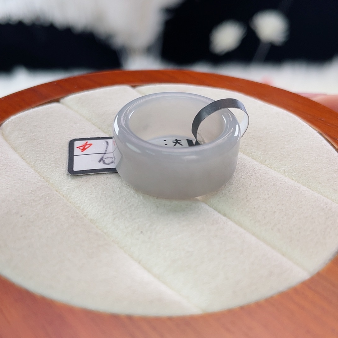 和田玉未镶嵌戒指l。烟紫圆切。17.2。不退换