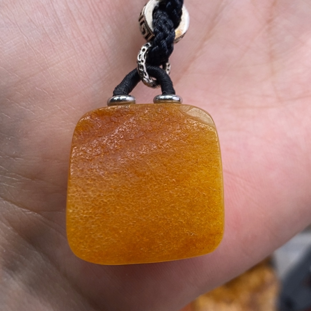 琥珀吊坠(赠链)未镶嵌