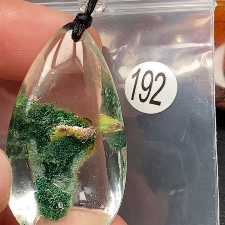 川***哥颈饰水晶未镶嵌天然