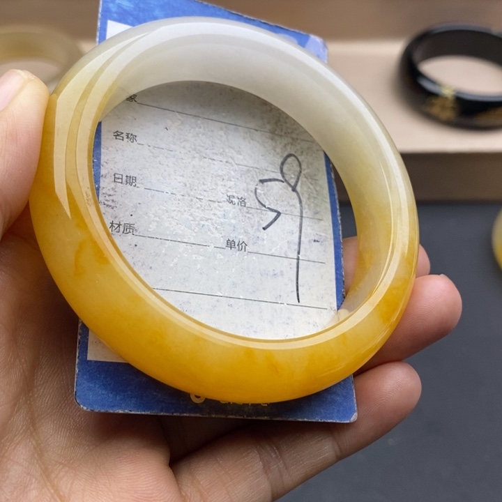 石英质玉未镶嵌手镯