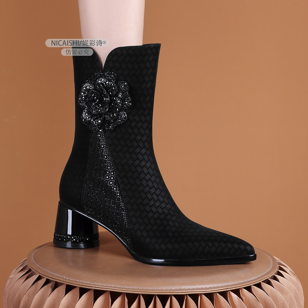 2025年新款欧美设计感黑色靴子粗跟高级感气质尖头舒适短靴3499