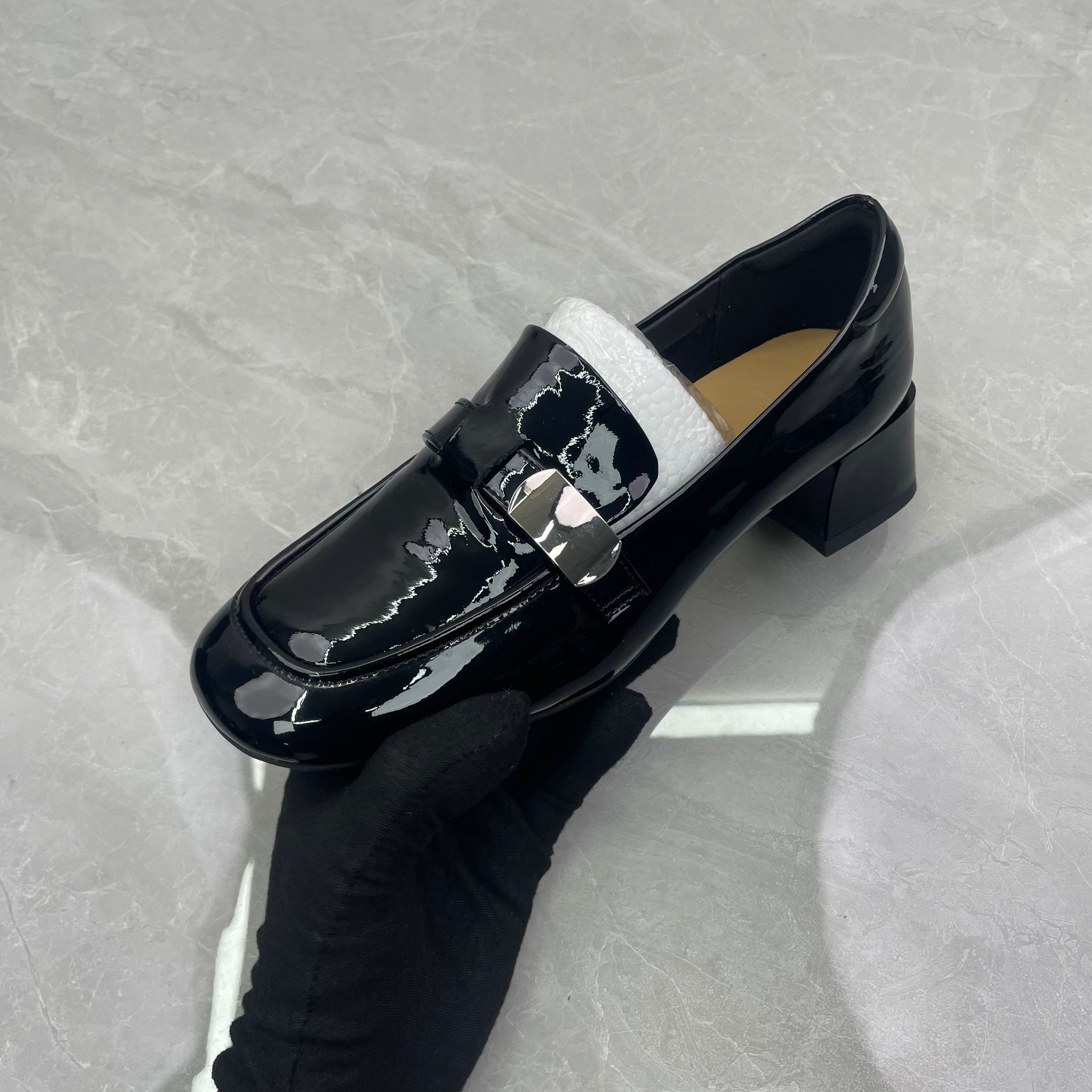 单鞋女（牛皮）b330（孤品）c区38码