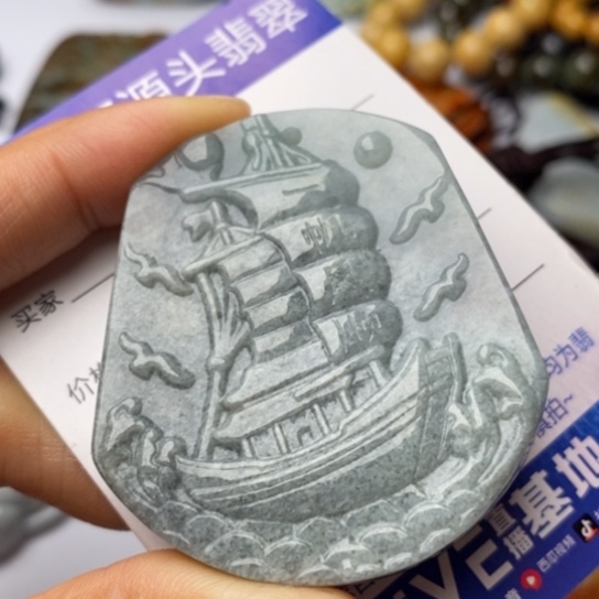 翡翠颈饰未镶嵌翡翠