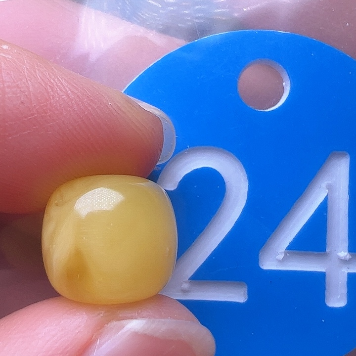 蜜蜡裸石未镶嵌划痕11/10m m