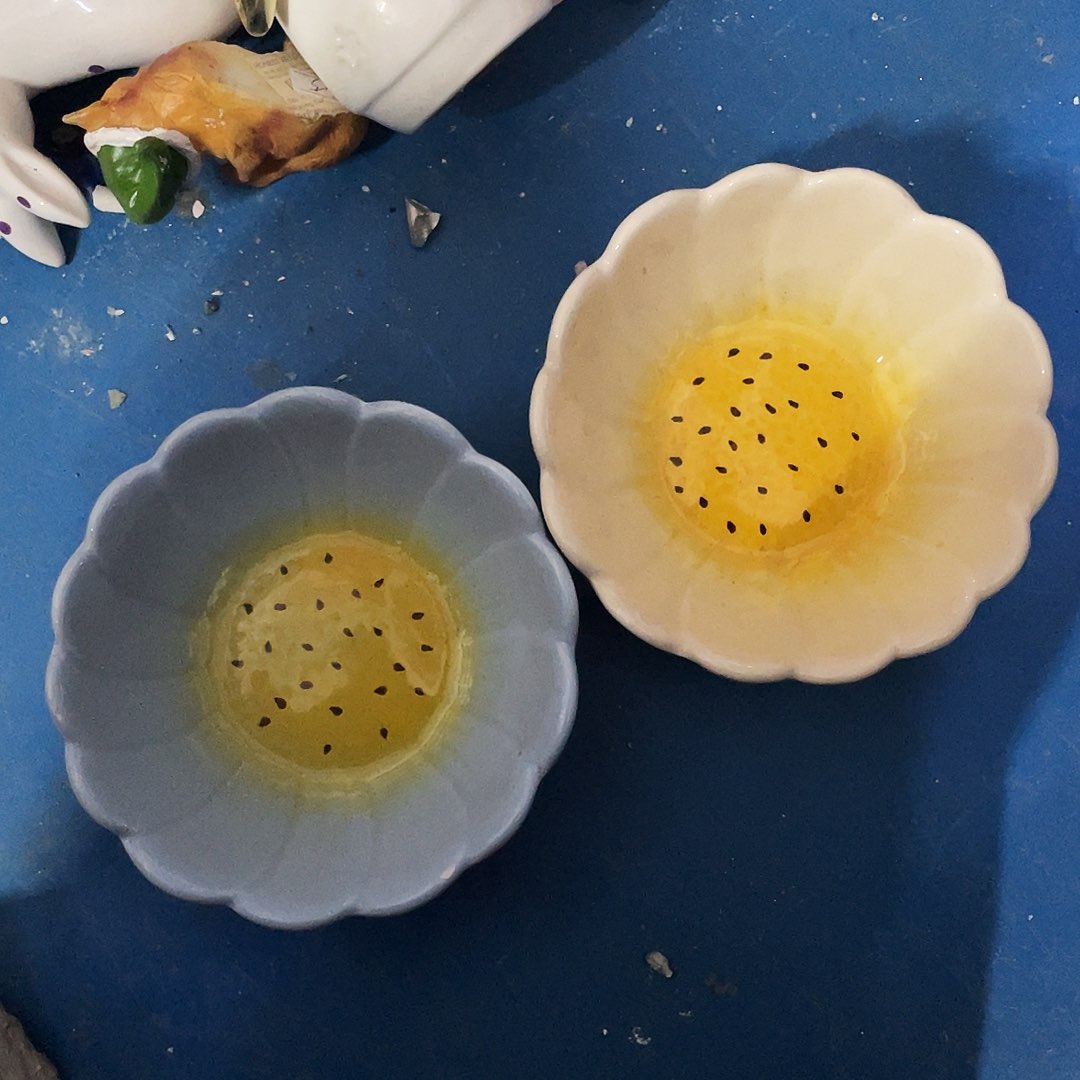 摆件  磕碰。