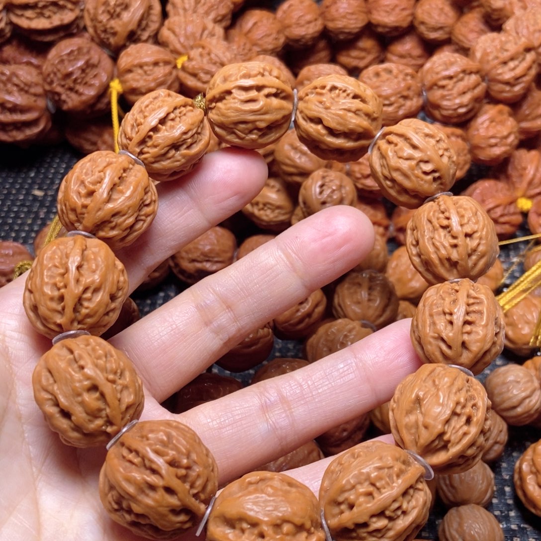 吊坠桃核八棱手串