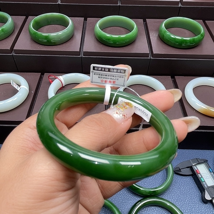 和田玉（碧玉）未镶嵌手镯