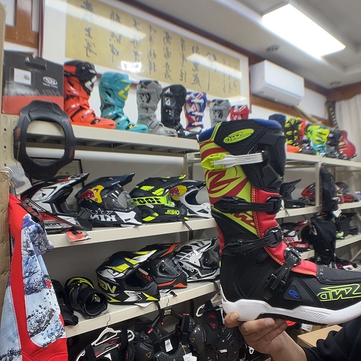 粘胶纤维外单库存越野靴42码