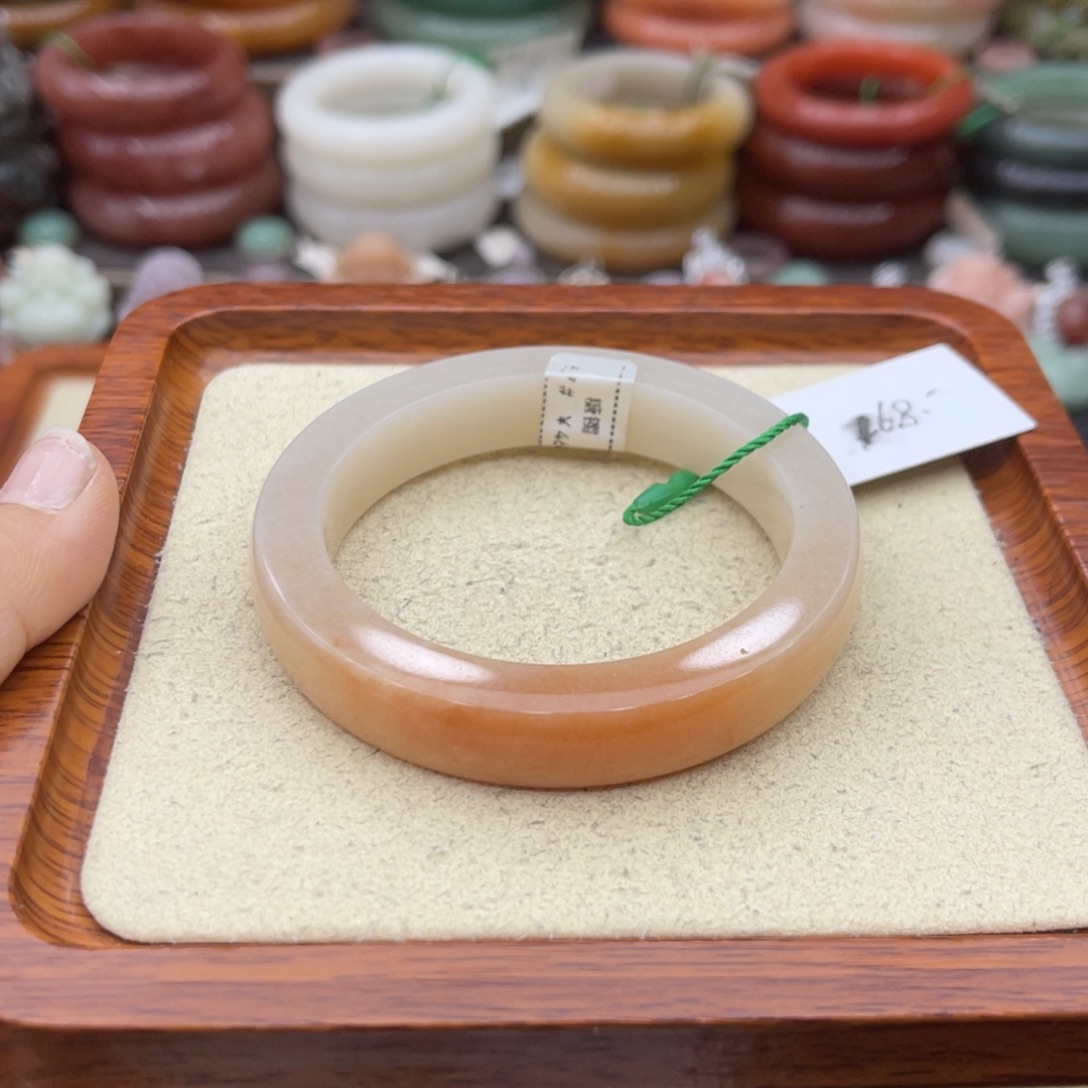 石英岩玉未镶嵌手镯