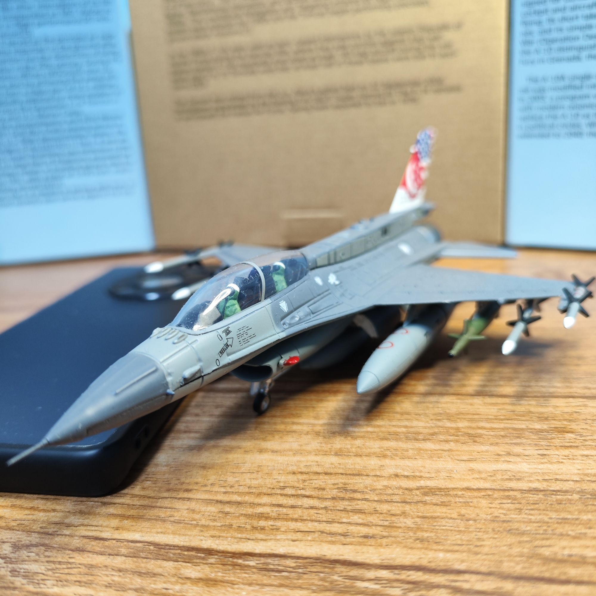 F16战斗机飞机模型1/72比例合金+ABS塑料男士男孩节日生日礼物