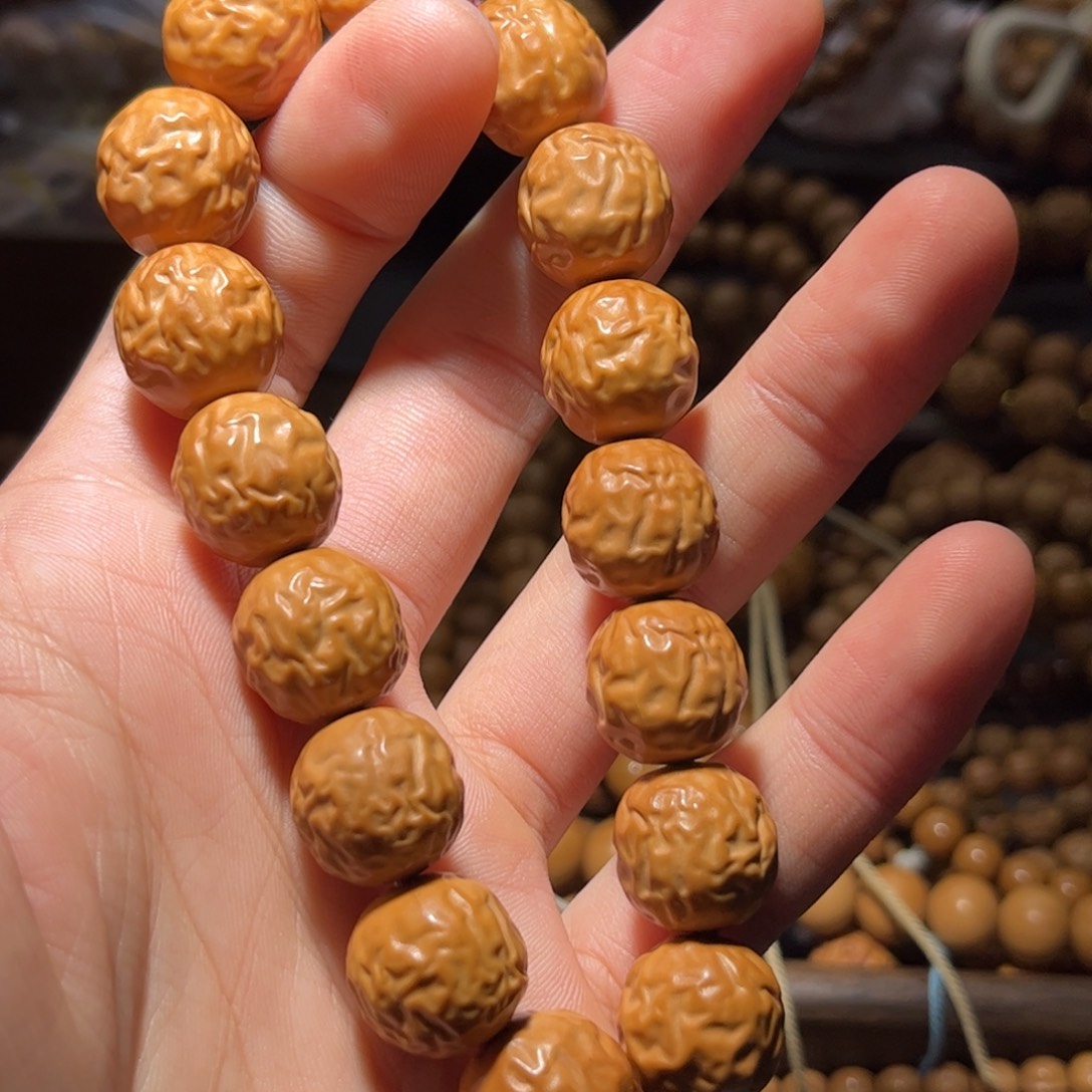 吴****吊坠猴头核桃大枣