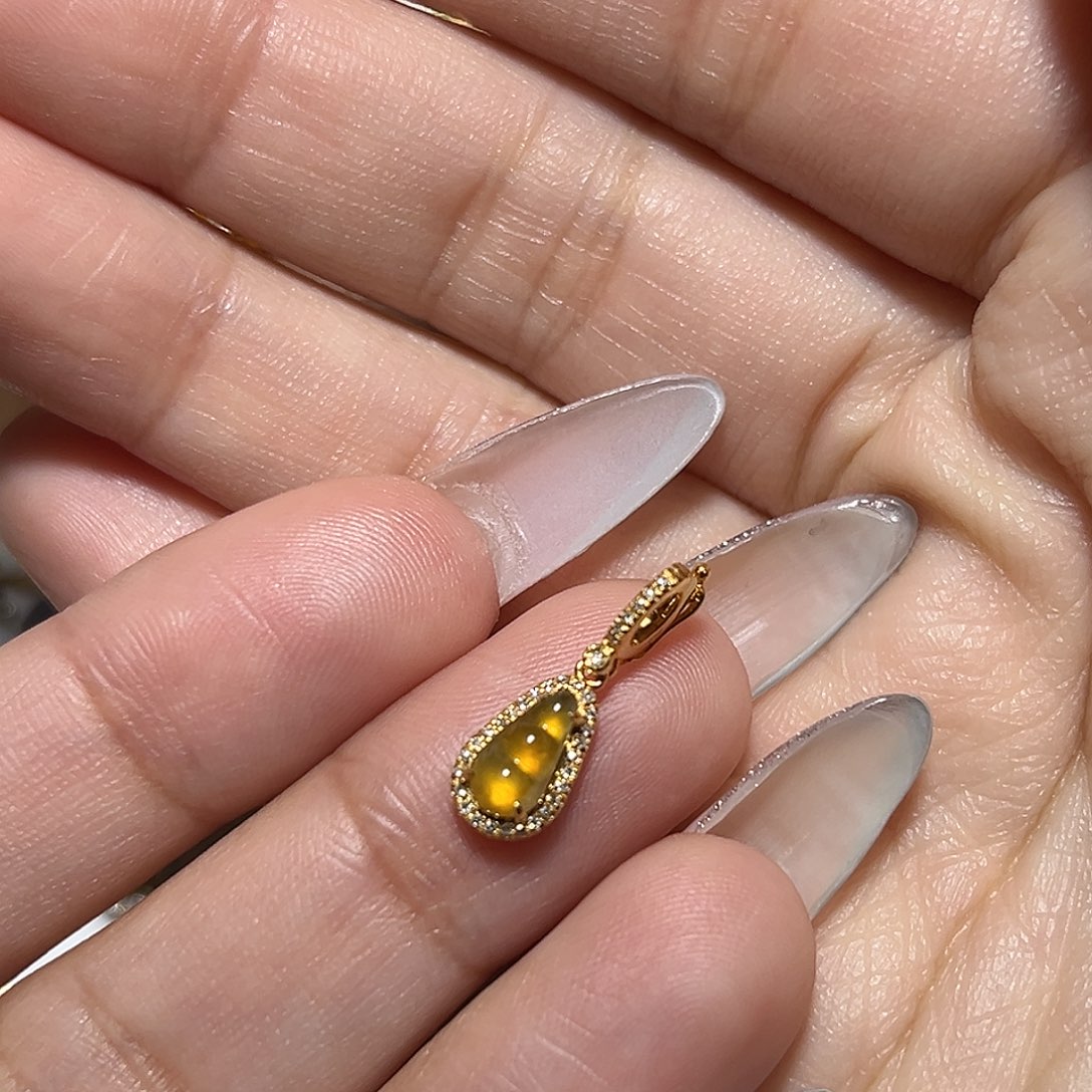 翡翠18K金镶嵌颈饰