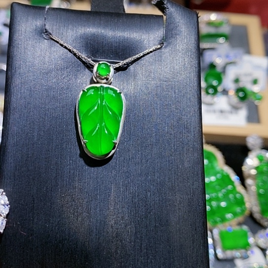 翡翠未镶嵌颈饰吊坠8