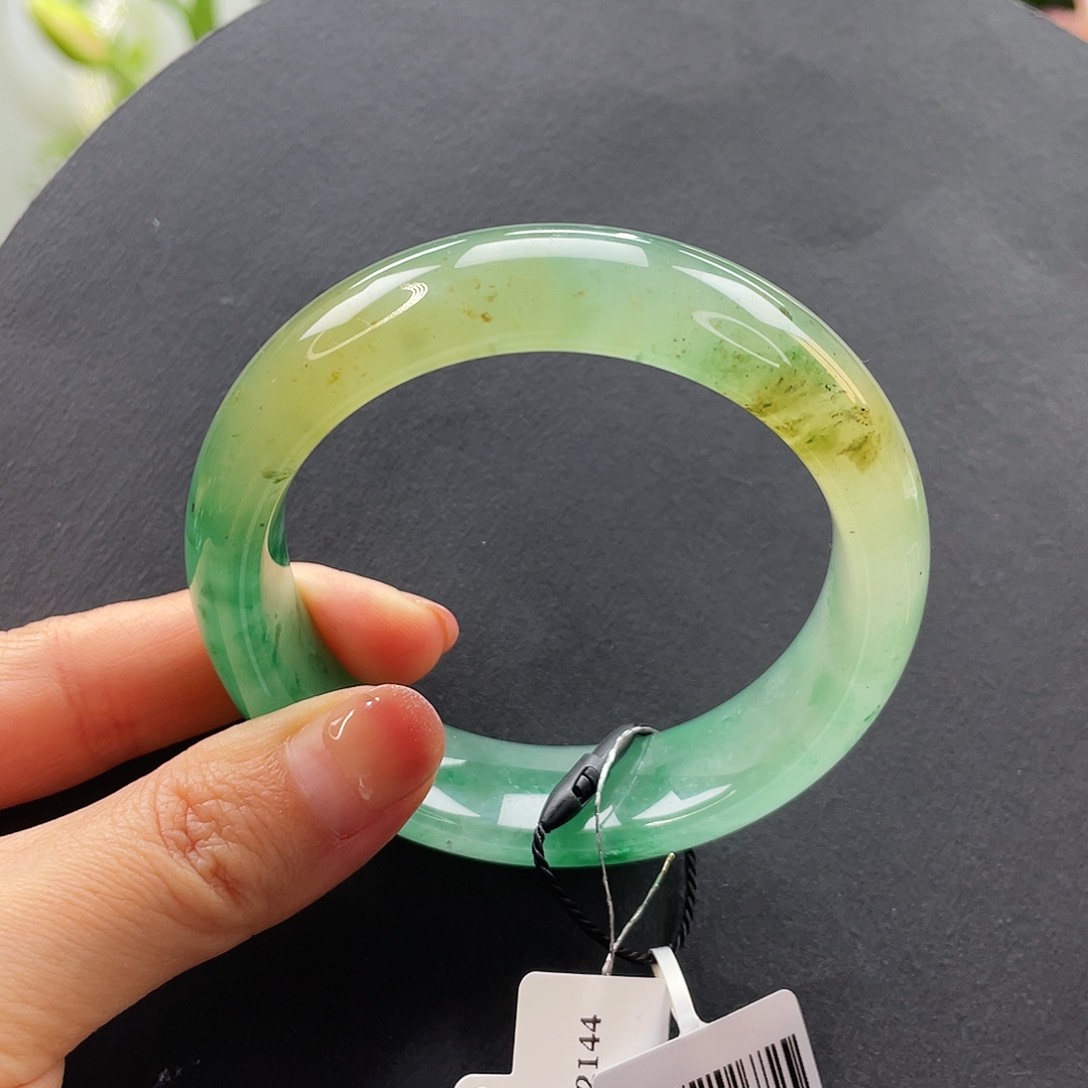 石英质玉手镯未镶嵌55佳