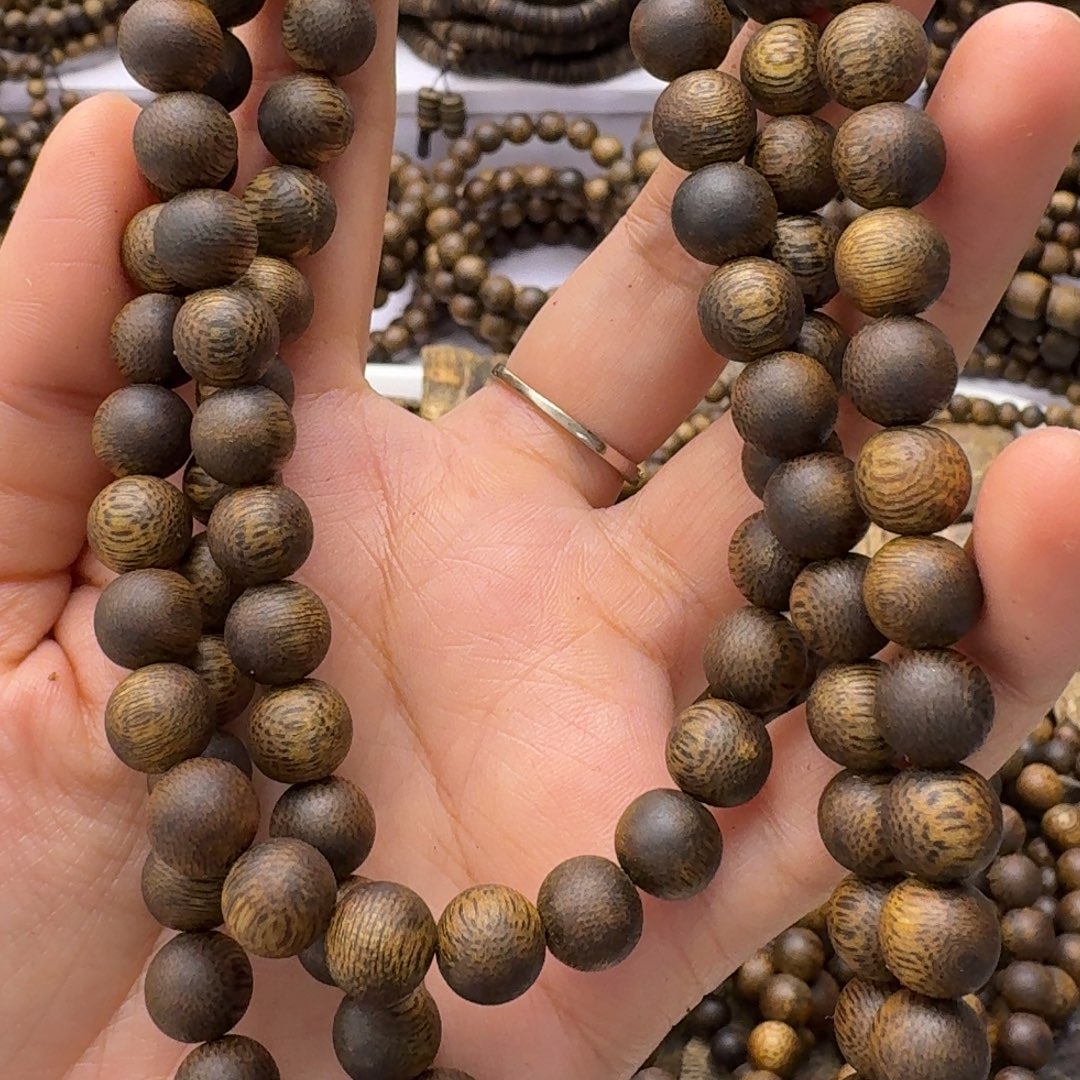 沉香沉香碎屑沉香红骨凹身09 37克