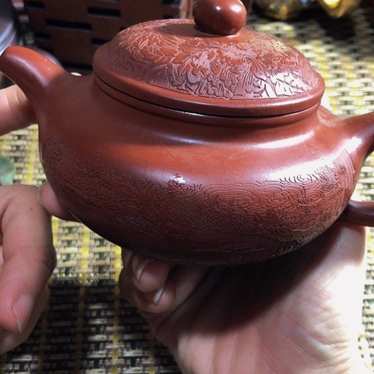 紫砂茶壶原矿泥料手工制作紫砂壶。