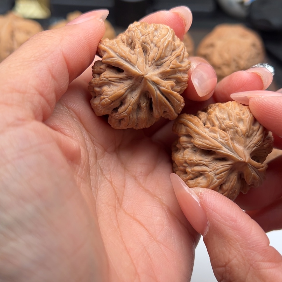 文玩核桃把件红锦鲤37