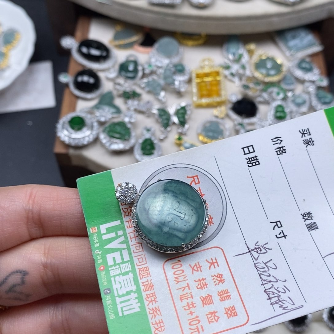 翡翠颈饰未镶嵌翡翠