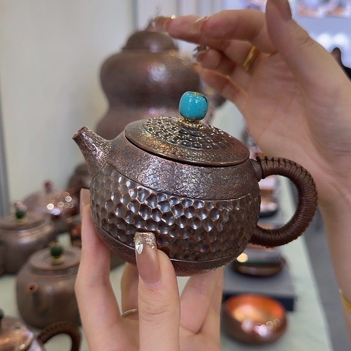 仿绿松石钮耳把闷泡壶