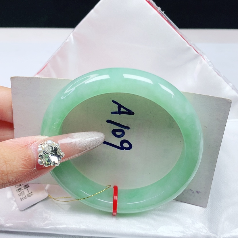 【闪购商品】翡翠手镯未镶嵌52.8圈