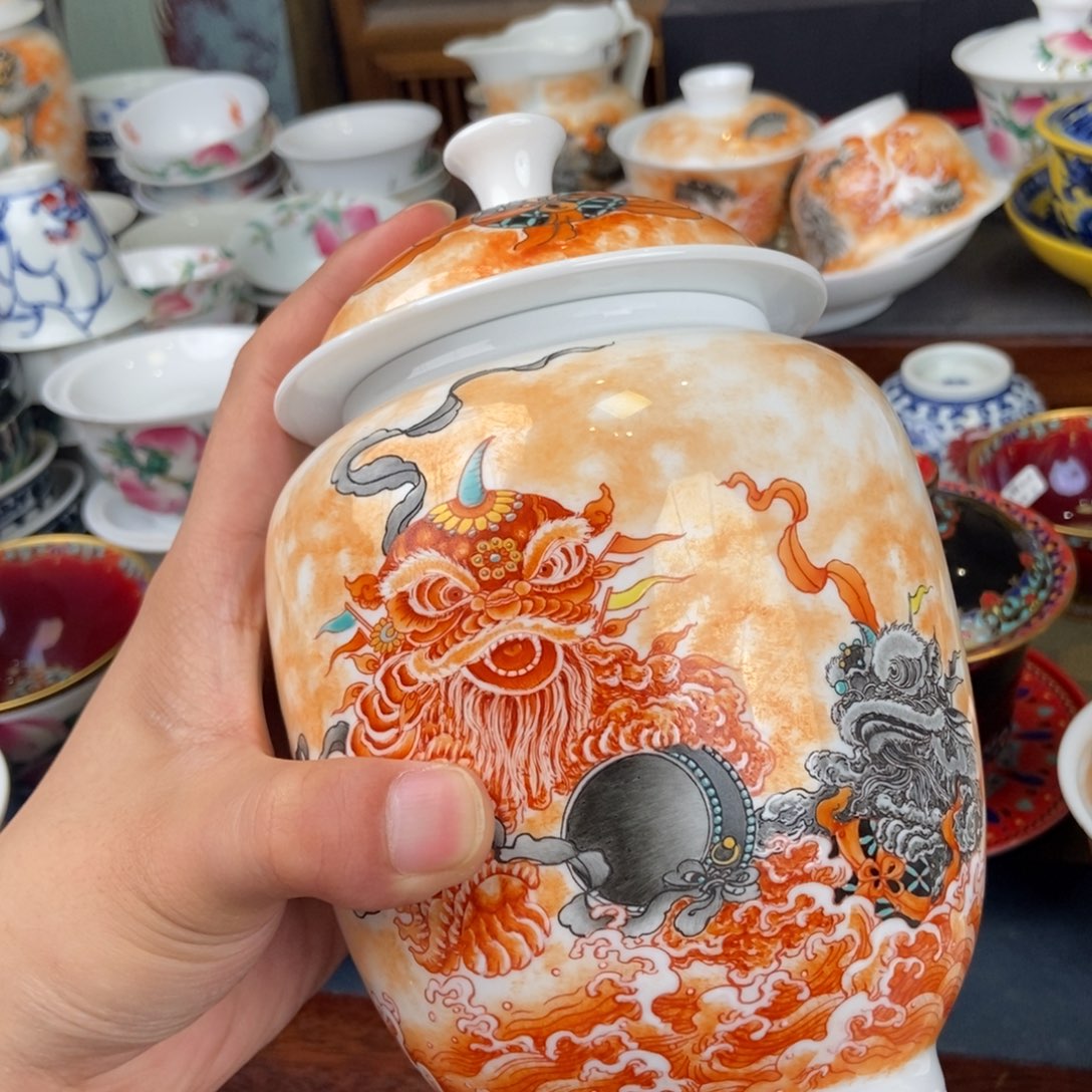 陶瓷艺术家的作品是一