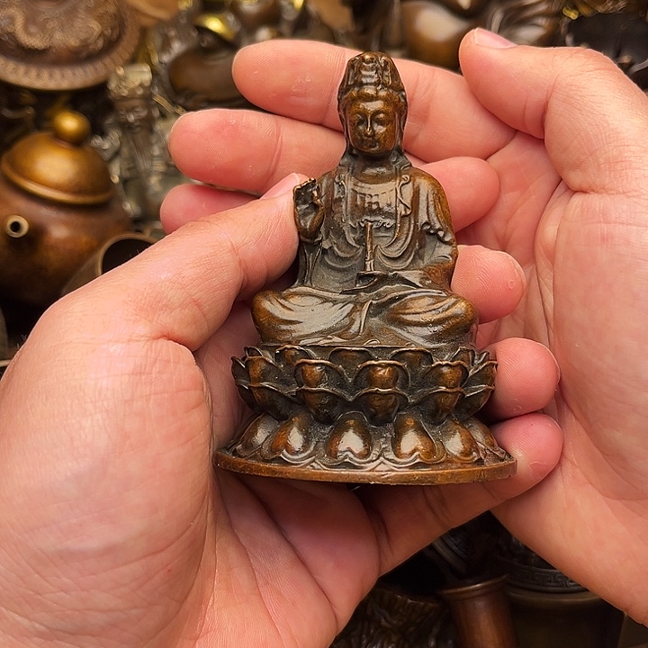 精美铜器做工精湛 