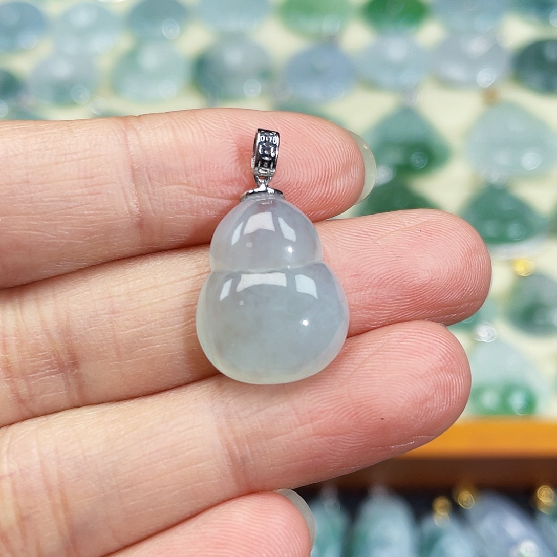 翡翠颈饰18K金镶嵌吊坠