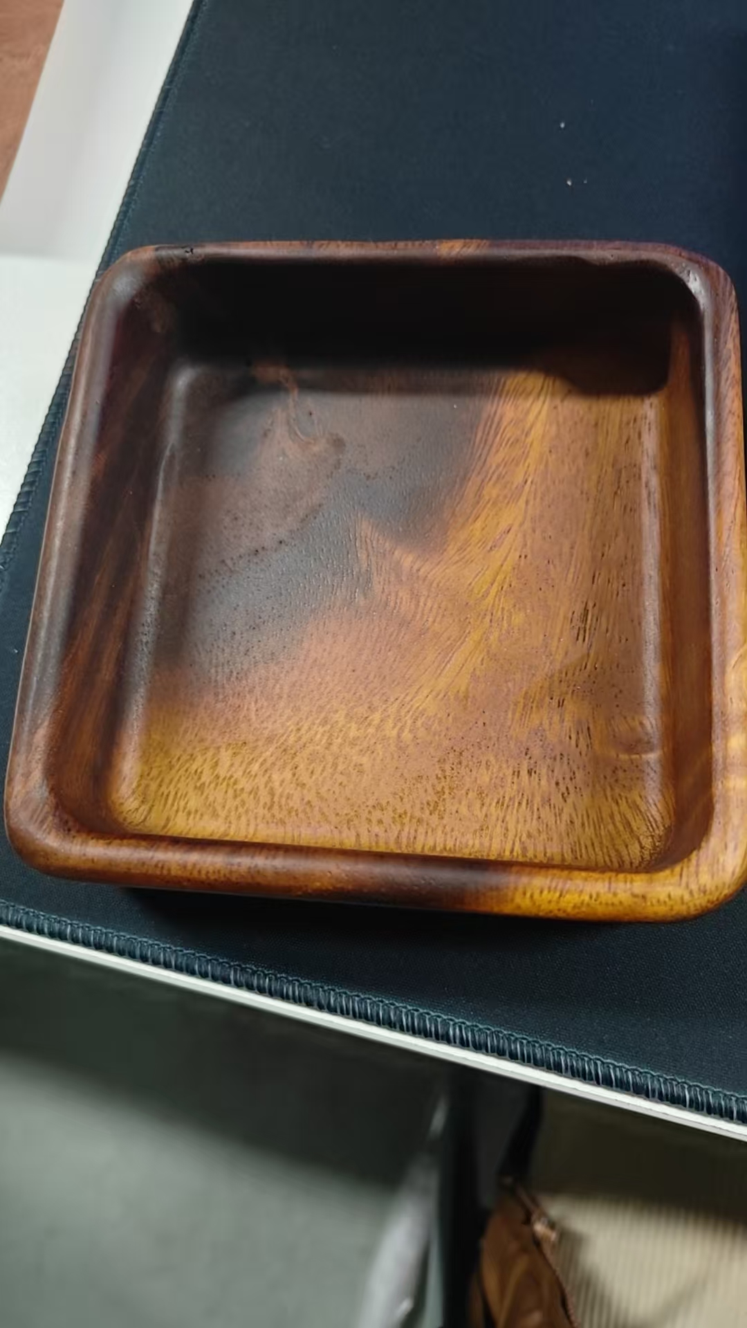 微瑕正方形方钵         