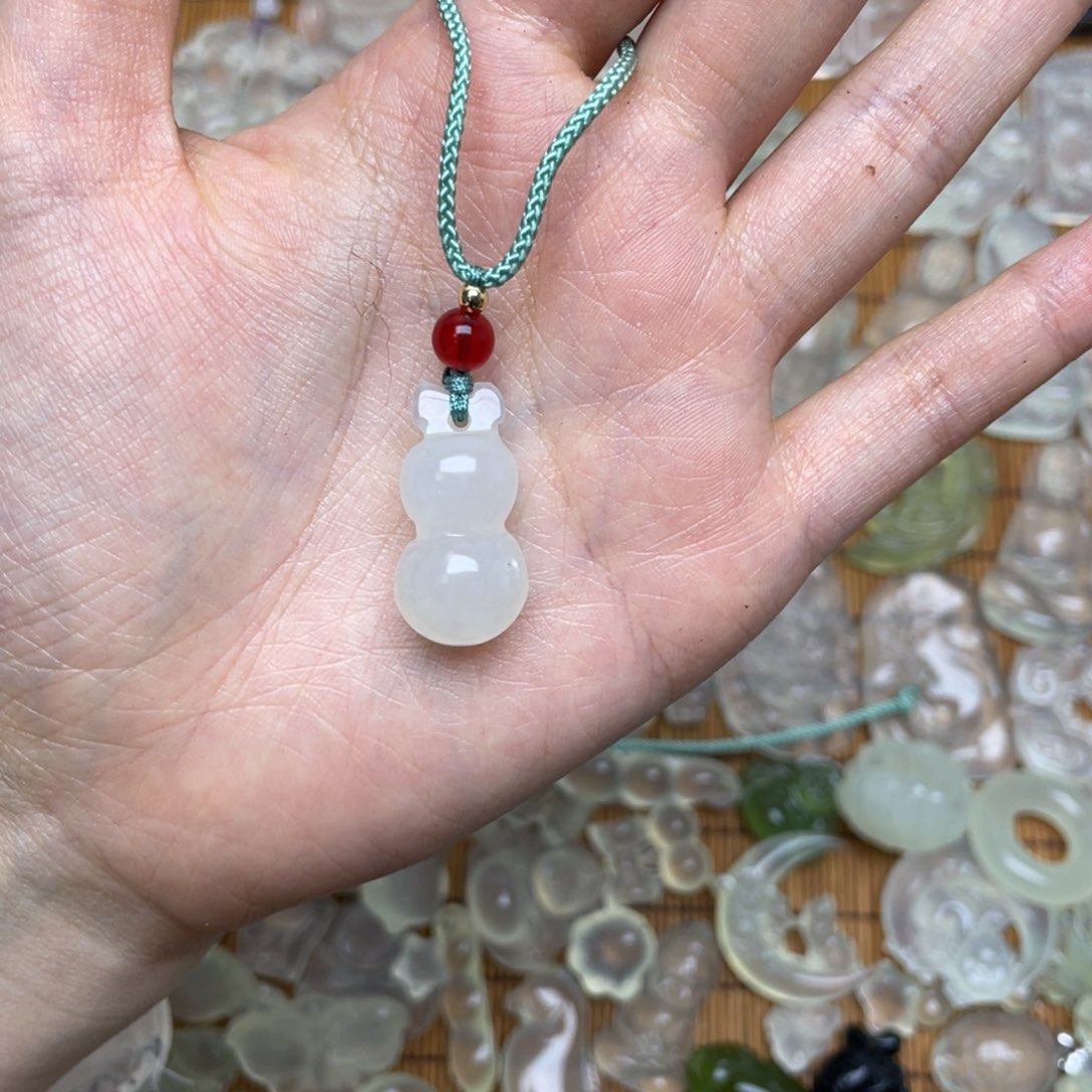 未镶嵌蛇纹石玉颈饰