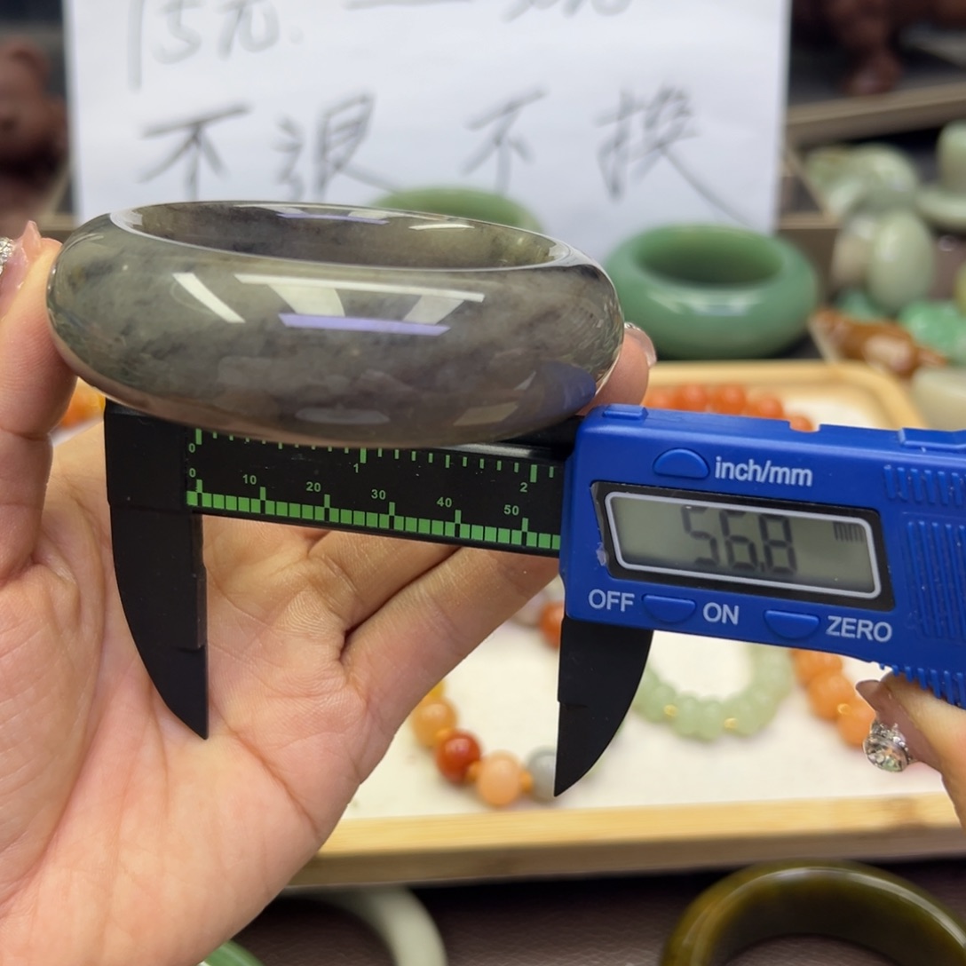 未镶嵌手镯石英岩玉