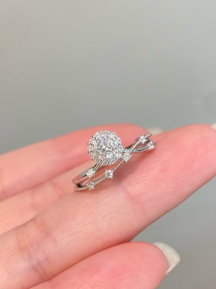 实验室培育钻石PT950铂金镶嵌灿若星河豪华围镶戒指精致时尚款