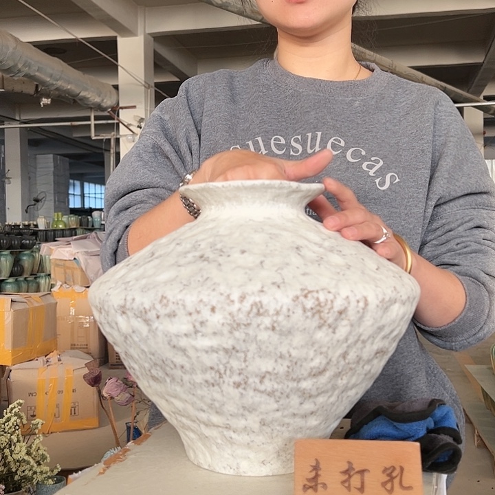 景德镇陶瓷花瓶工厂