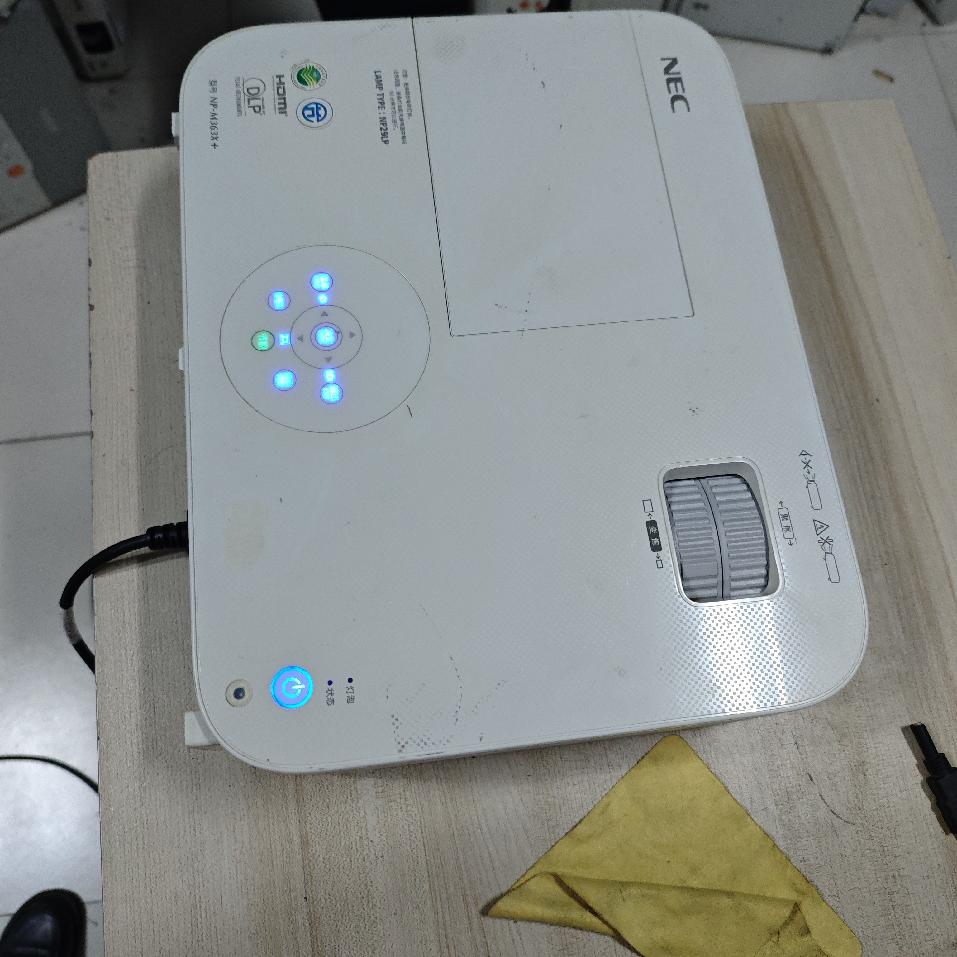 高清长焦投影仪运费到付