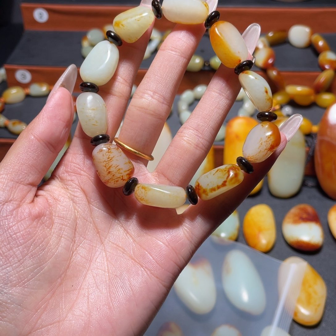 和田玉未镶嵌颈饰北**仔