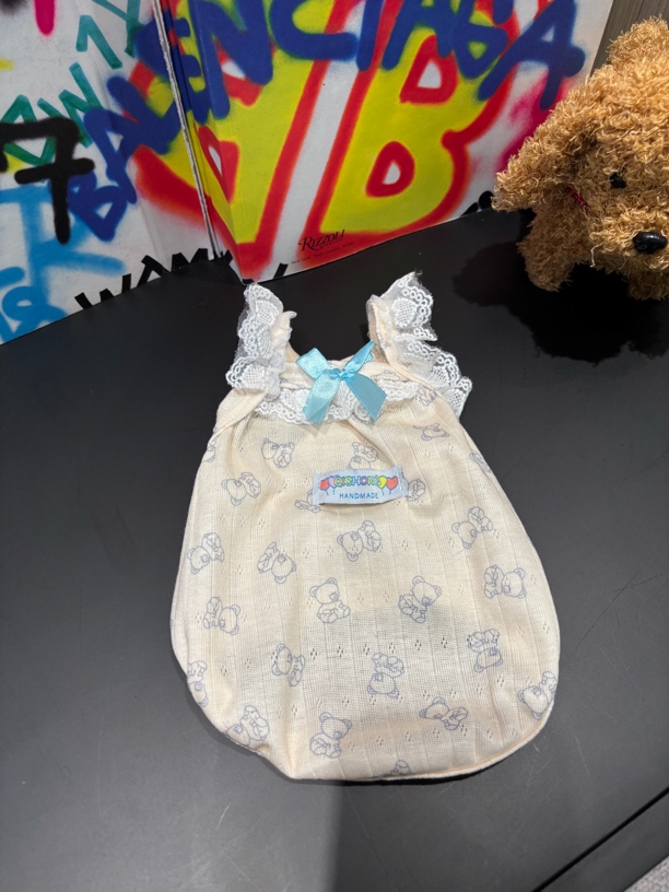 “蓬蓬小背心”宠物蕾丝背心