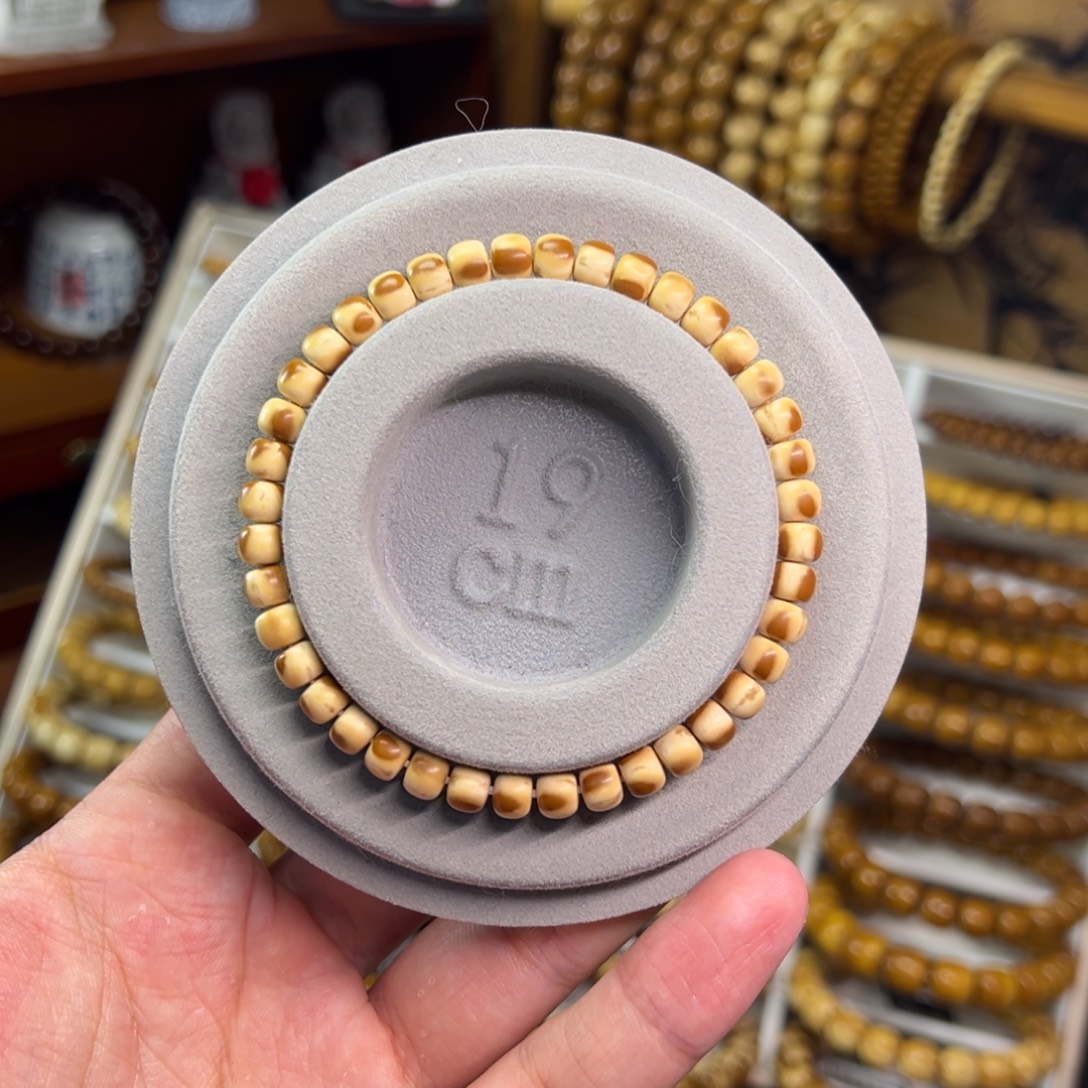 賈***非金属紫金鼠6.2*4.9纯肉三花老型