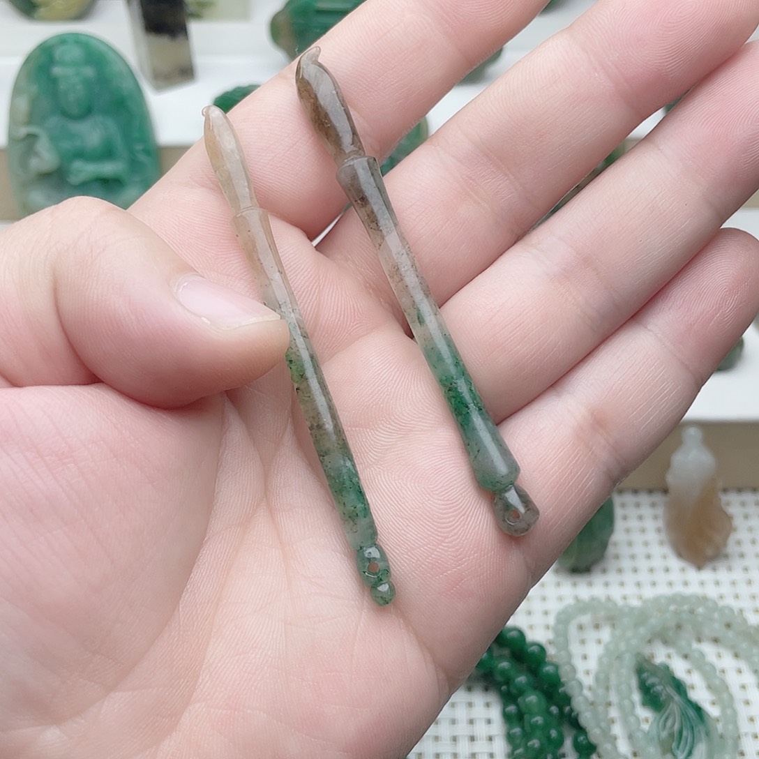 独山玉未镶嵌挂件