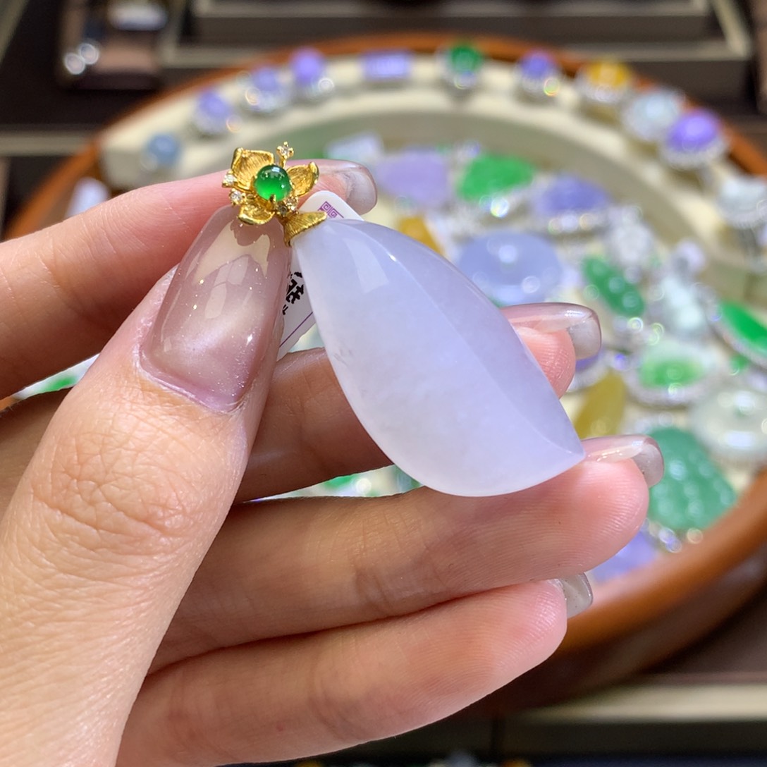 翡翠颈饰18K金镶嵌翡翠吊坠