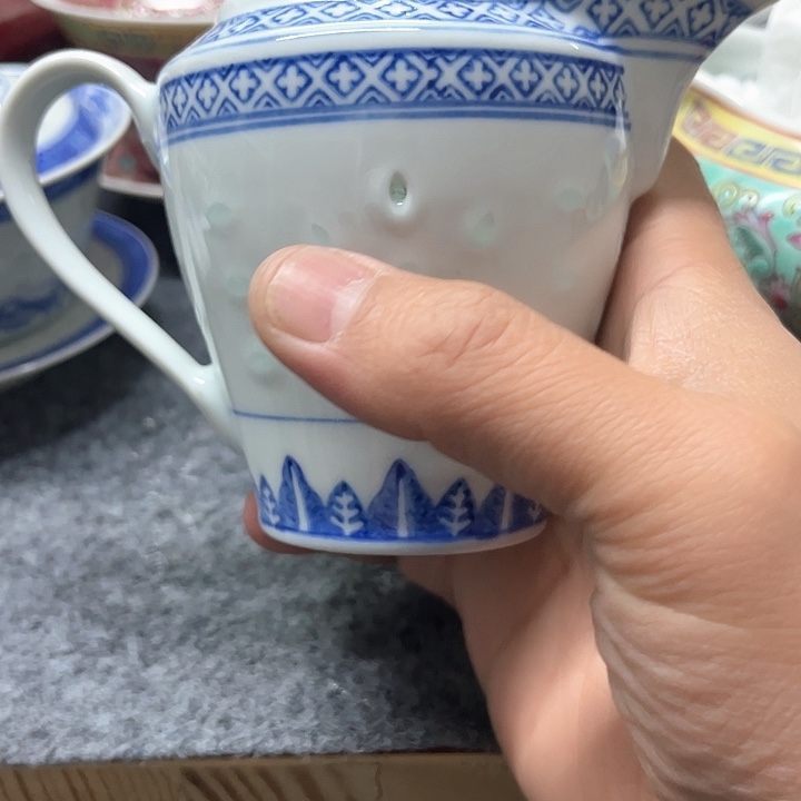 摆件青花玲珑公道杯