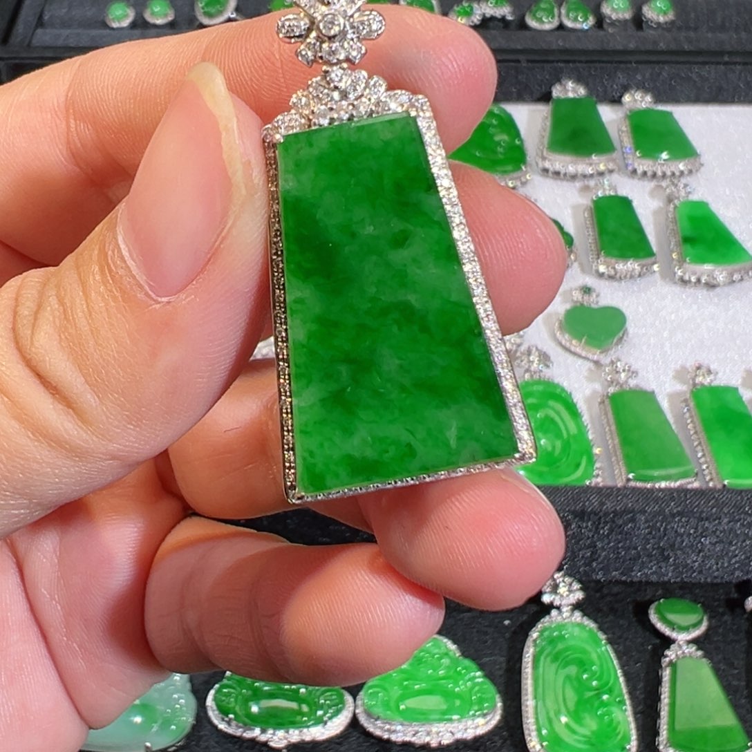 【闪购商品】翡翠吊坠(不含链)18K金镶嵌