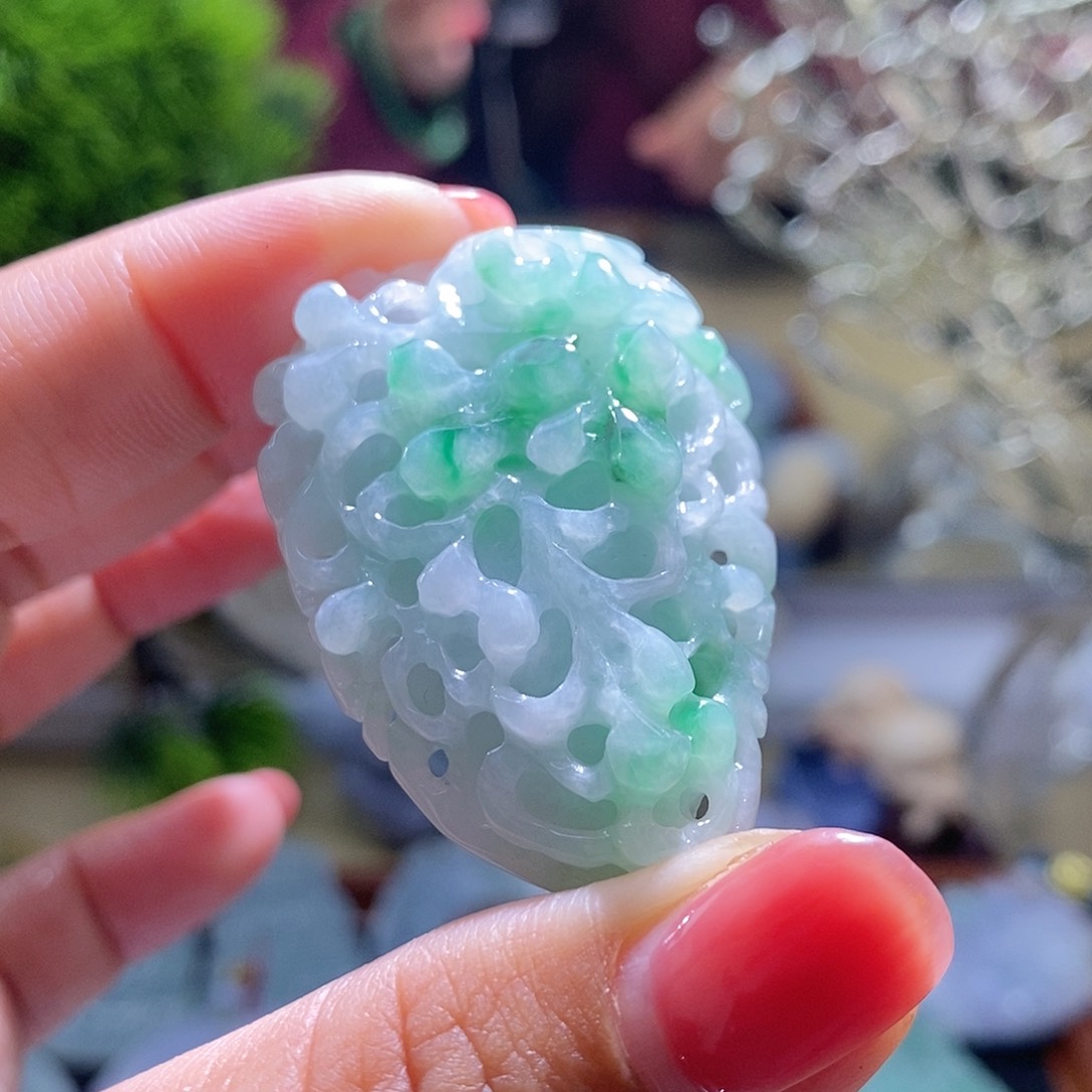 【闪购商品】翡翠未镶嵌颈饰喜上眉梢