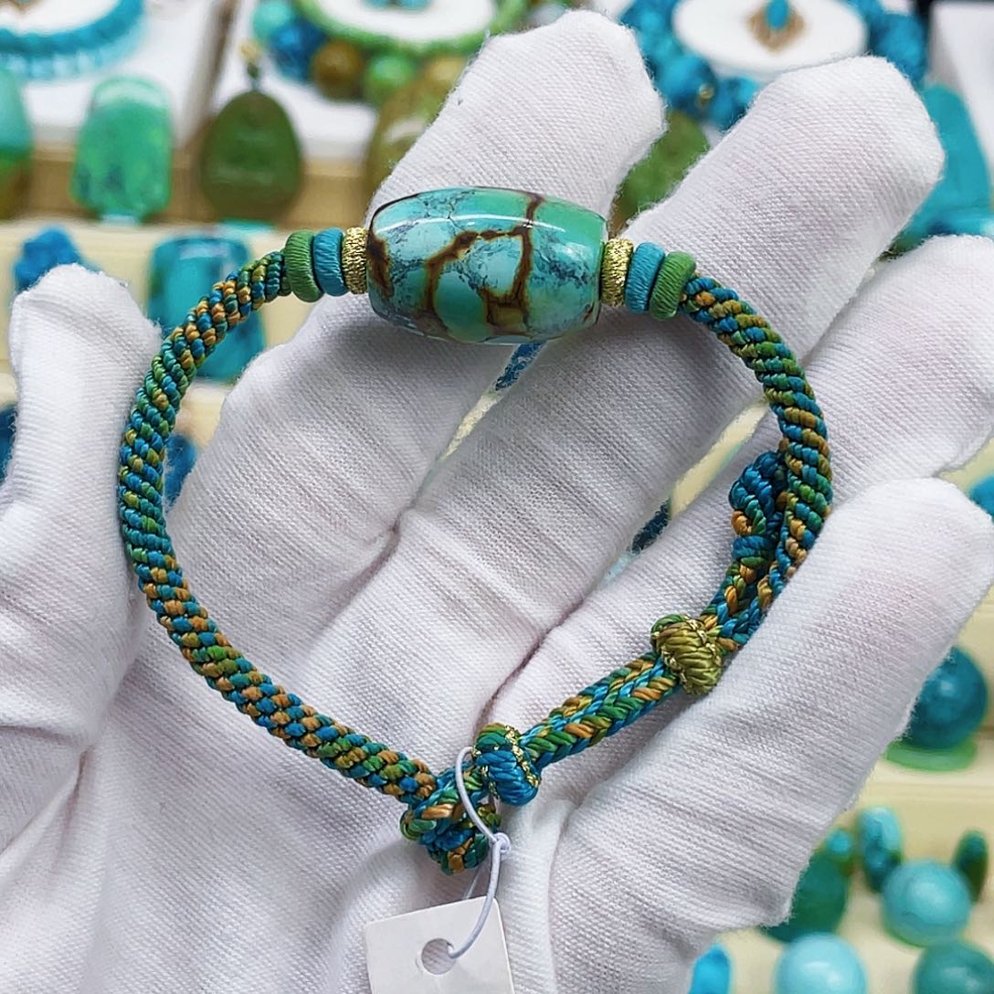 绿松石未镶嵌颈饰