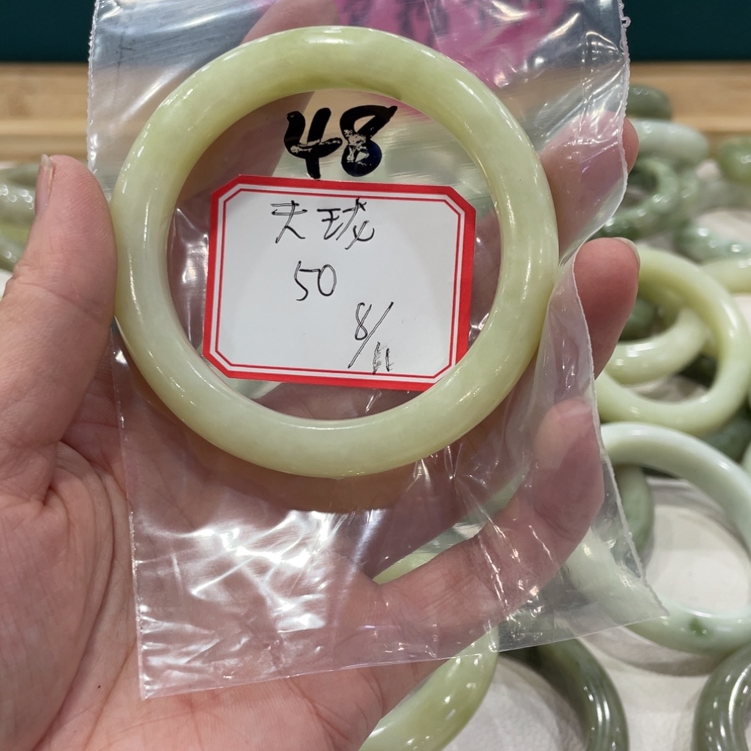 天***珑蛇纹石玉未镶嵌手镯