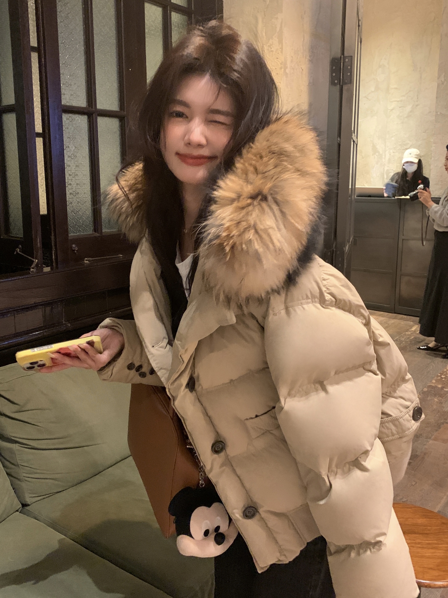 韩版超大真毛领白鸭绒羽绒服2025冬季女面包服加厚保暖宽松时尚